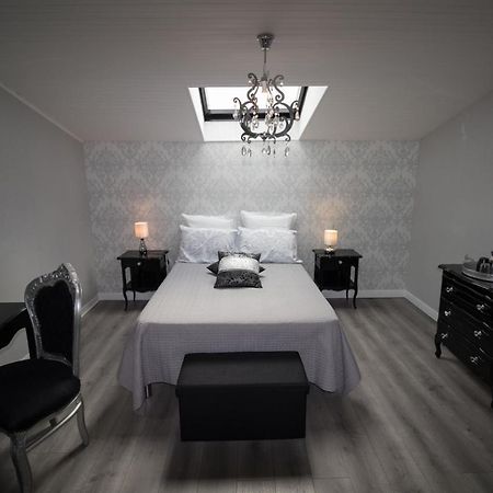 Chambres D Hotes Au Domaine De Robert Fleurie Bagian luar foto